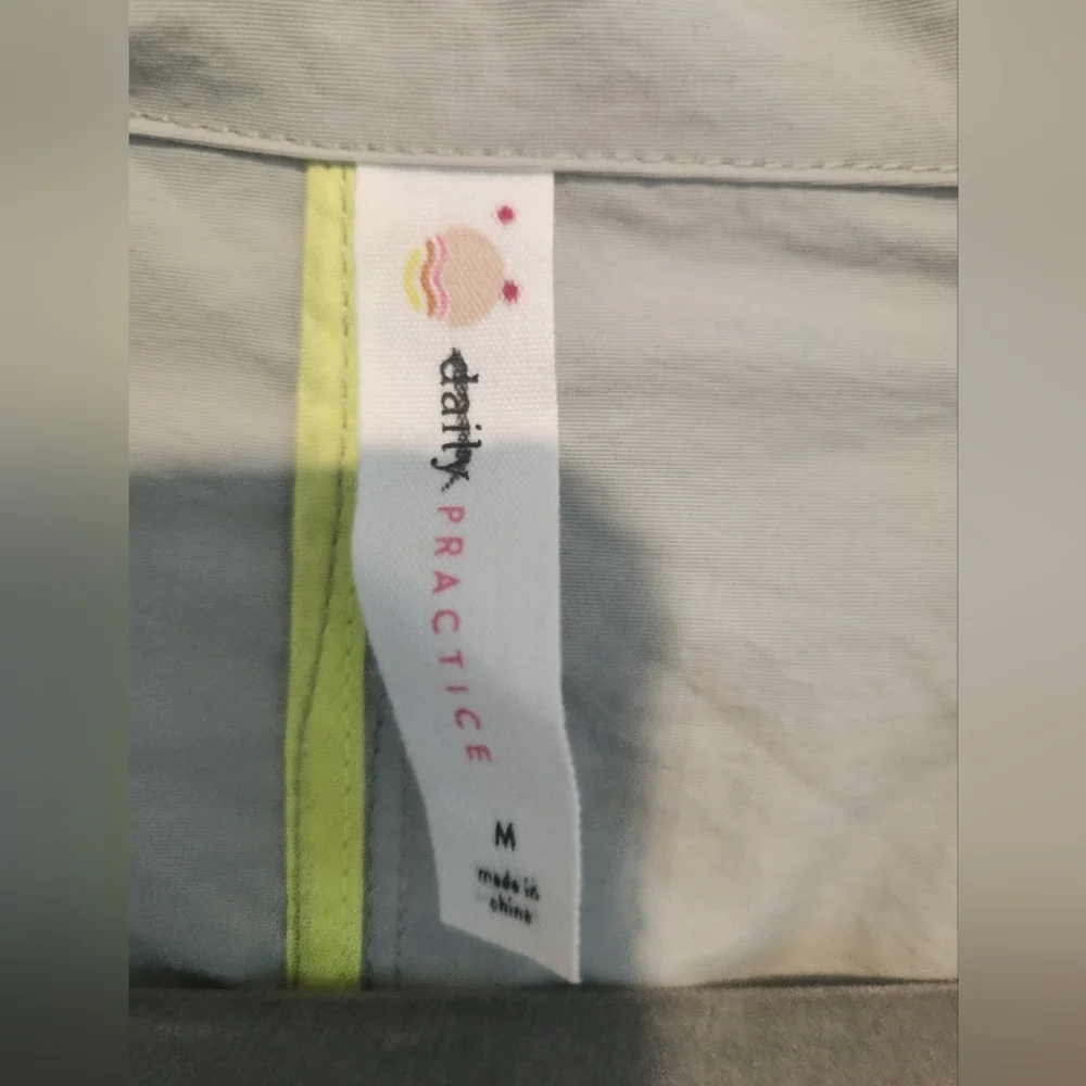 NWOT Daily Practice Anthropologie Windbreaker Size Medium - Picture 9 of 13